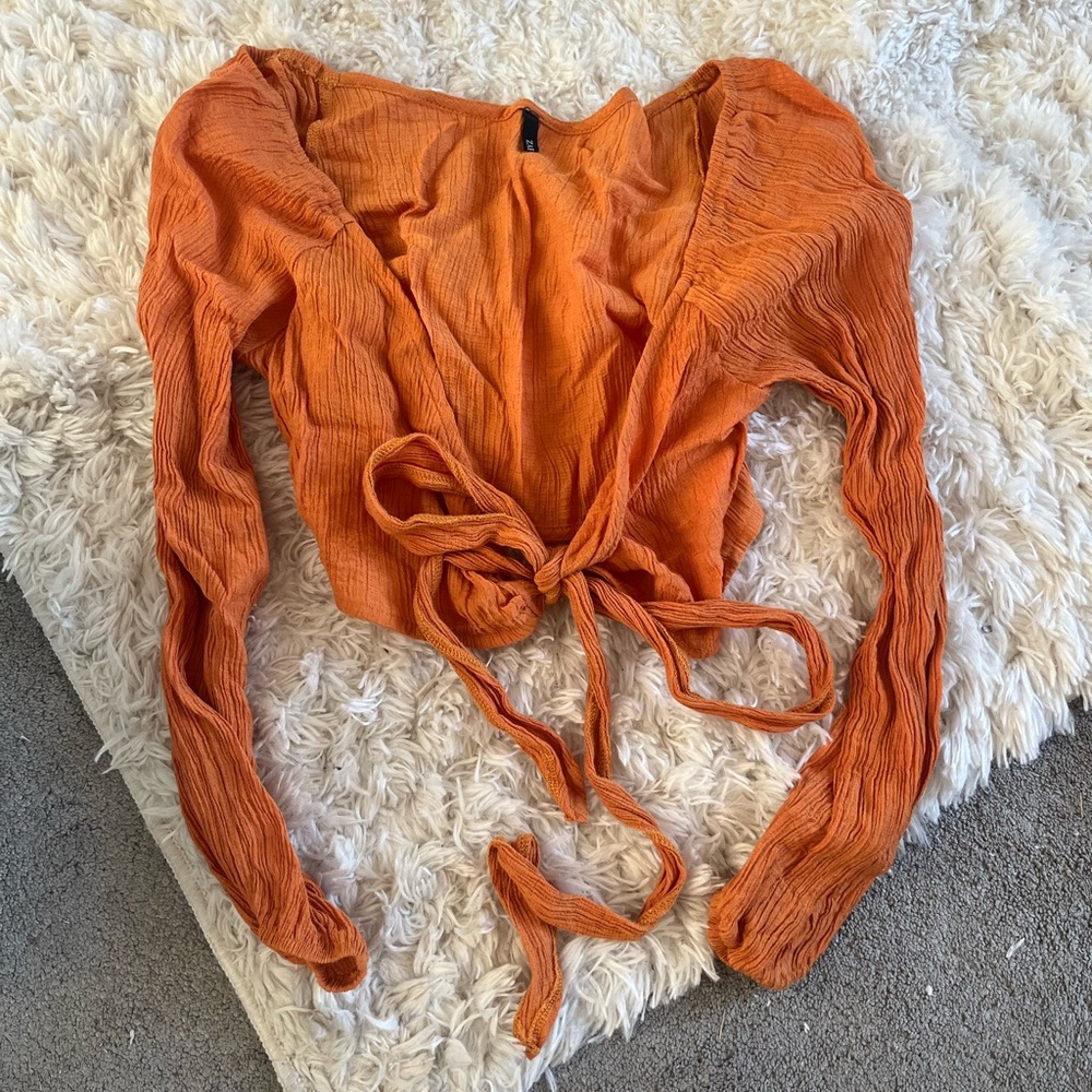 Women’s orange cropped open top with tie in front. Size XS